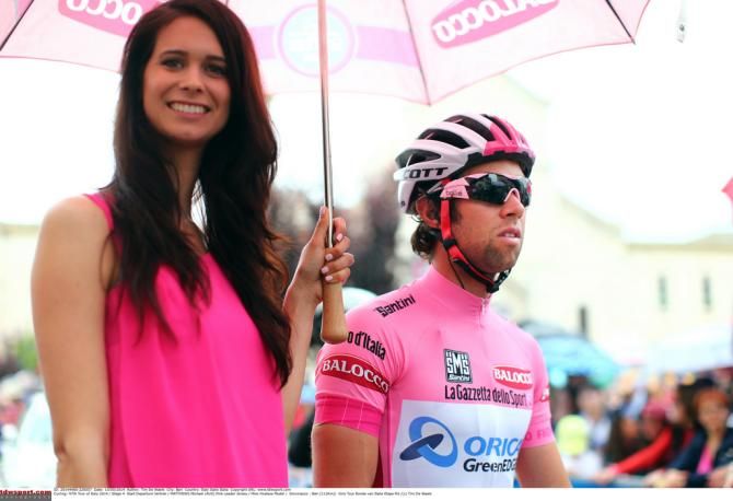 Michael Matthews enjoys the benefits of being the maglia rosa