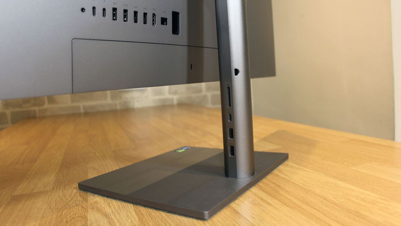 The stand on the HP Envy 34