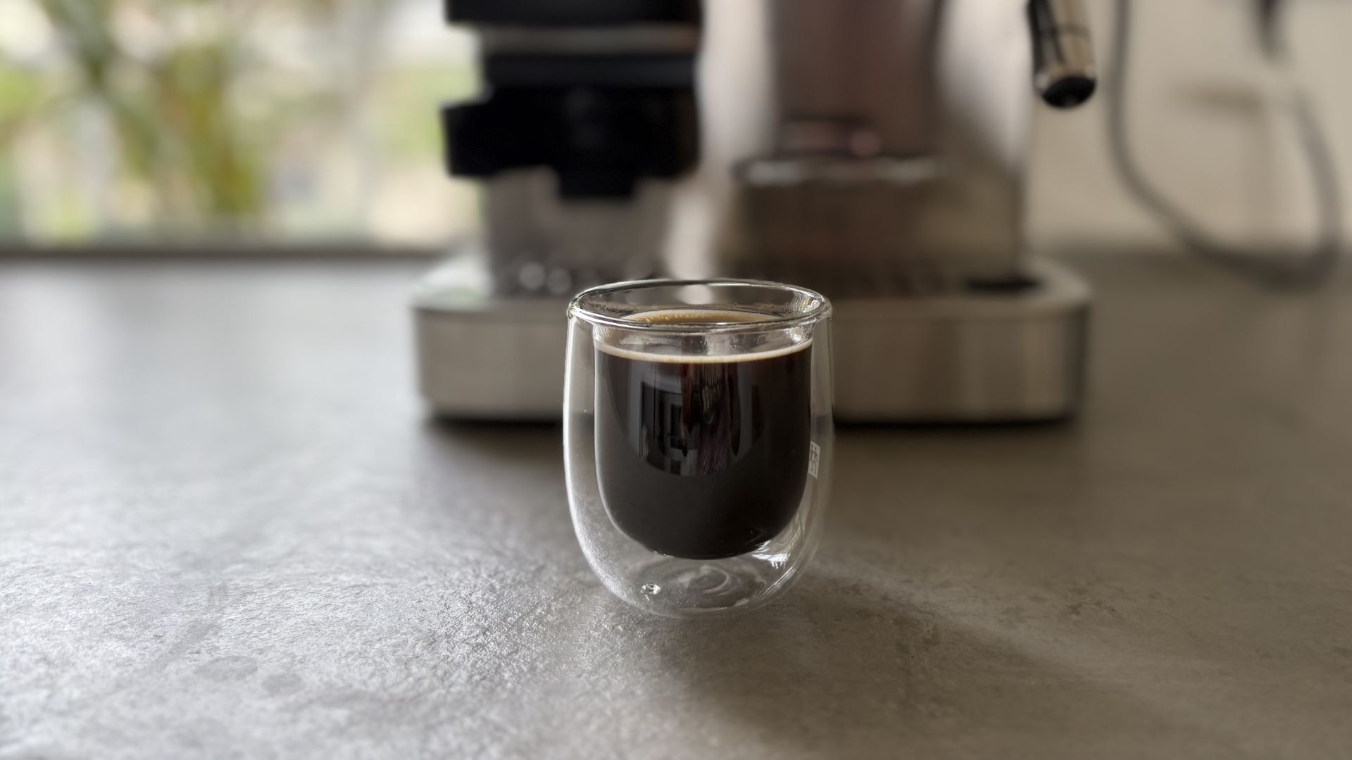 Making a double espresso coffee in the Ninja Luxe Caf&amp;eacute; Mini Plus Espresso Machine