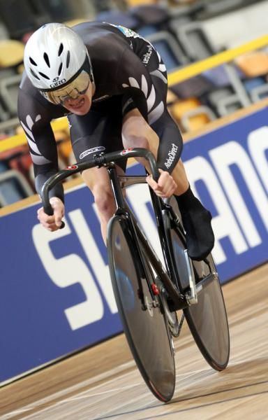 Shane Archbold (NZL) flat out in the Omnium flying lap tt.