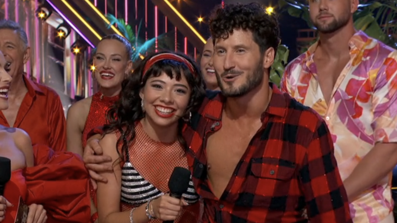 Xochitl Gomez und Val Chmerkovskiy nach Salsa bei Dancing with the Stars