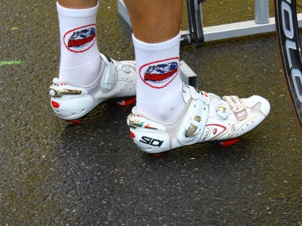 Robbie McEwen (Katusha) sports Sidi's special 50th anniversary Ergo 2 Carbon Lite shoes.