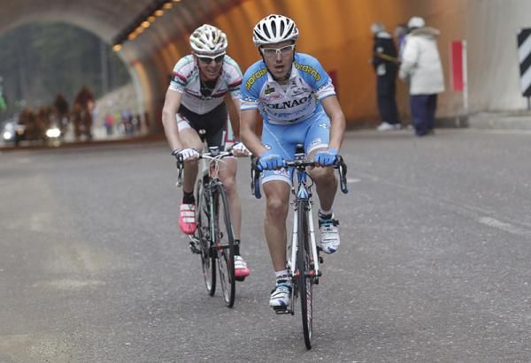 Domenico Pozzovivo (Colnago - CSF Inox) is followed by Riccardo Ricc&ograve; (Flaminia Ceramica) on the final stage of the Giro del Trentino