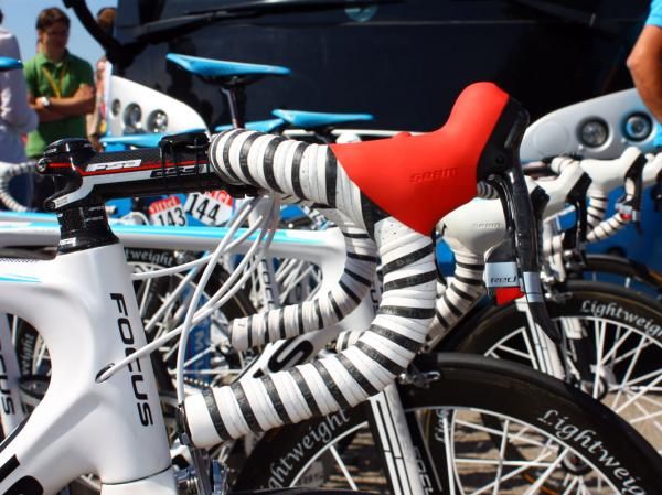 Milram riders have their choice of multiple FSA bar bends.