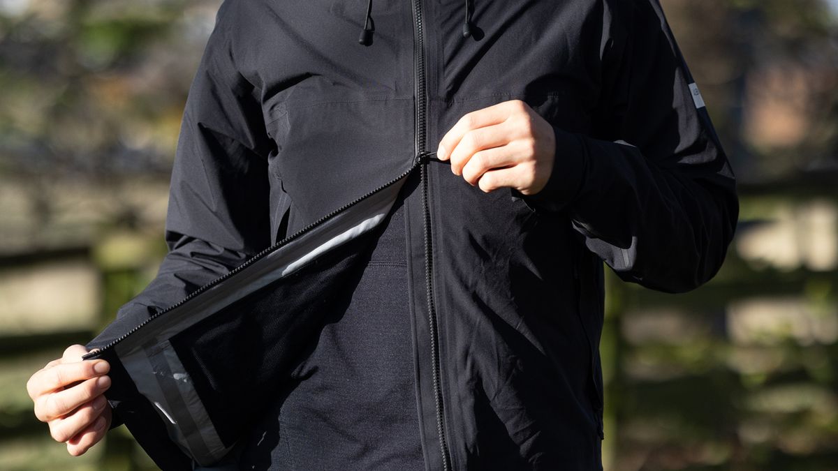 Albion Zoa Rain Shell jacket review – premium wet weather protection ...
