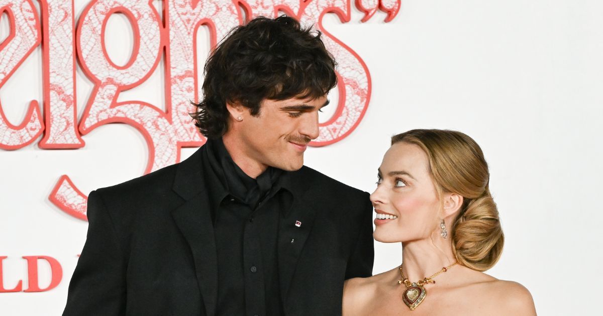 Jacob Elordi Has Defended That Controversial Dog Collar Scene in Jacob Elordi Has Defended That Controversial Dog Collar Scene in