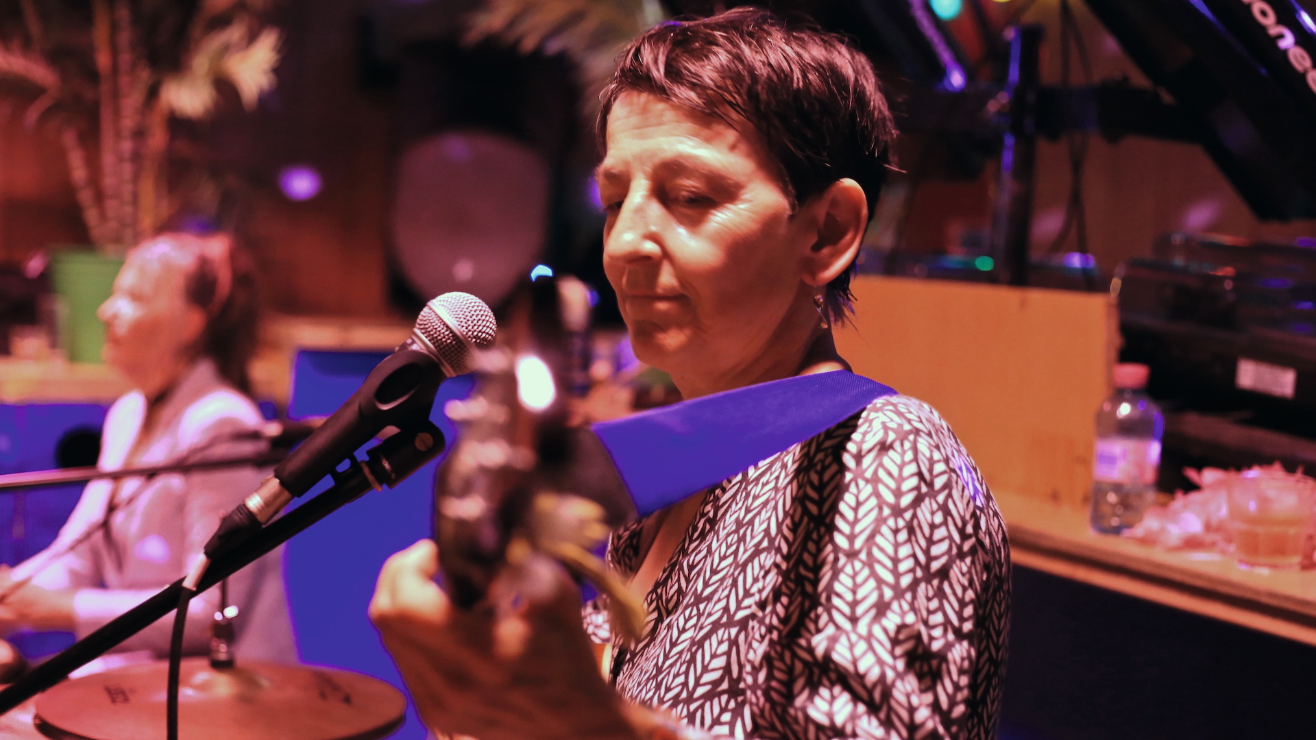 Angie Bain from Ukadelix, playing bass guitar