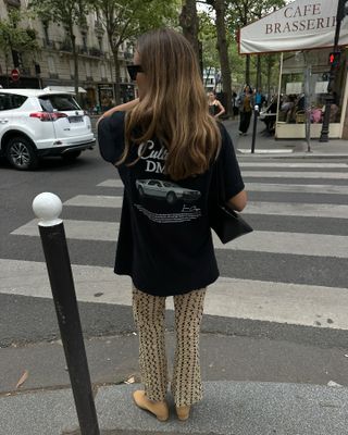 ntZDz3WxzV7EAW3ncJYnQi-320-80 ارتدى Zoë Kravitz للتو اتجاه القميص الذي يحبهم سكان لندن والباريسيون