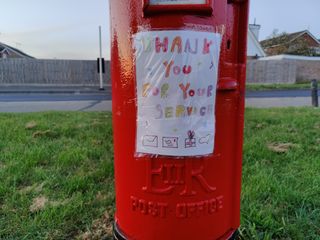 Accurate colors and focus on the postbox makes for a nice shot with a slightly blurred background