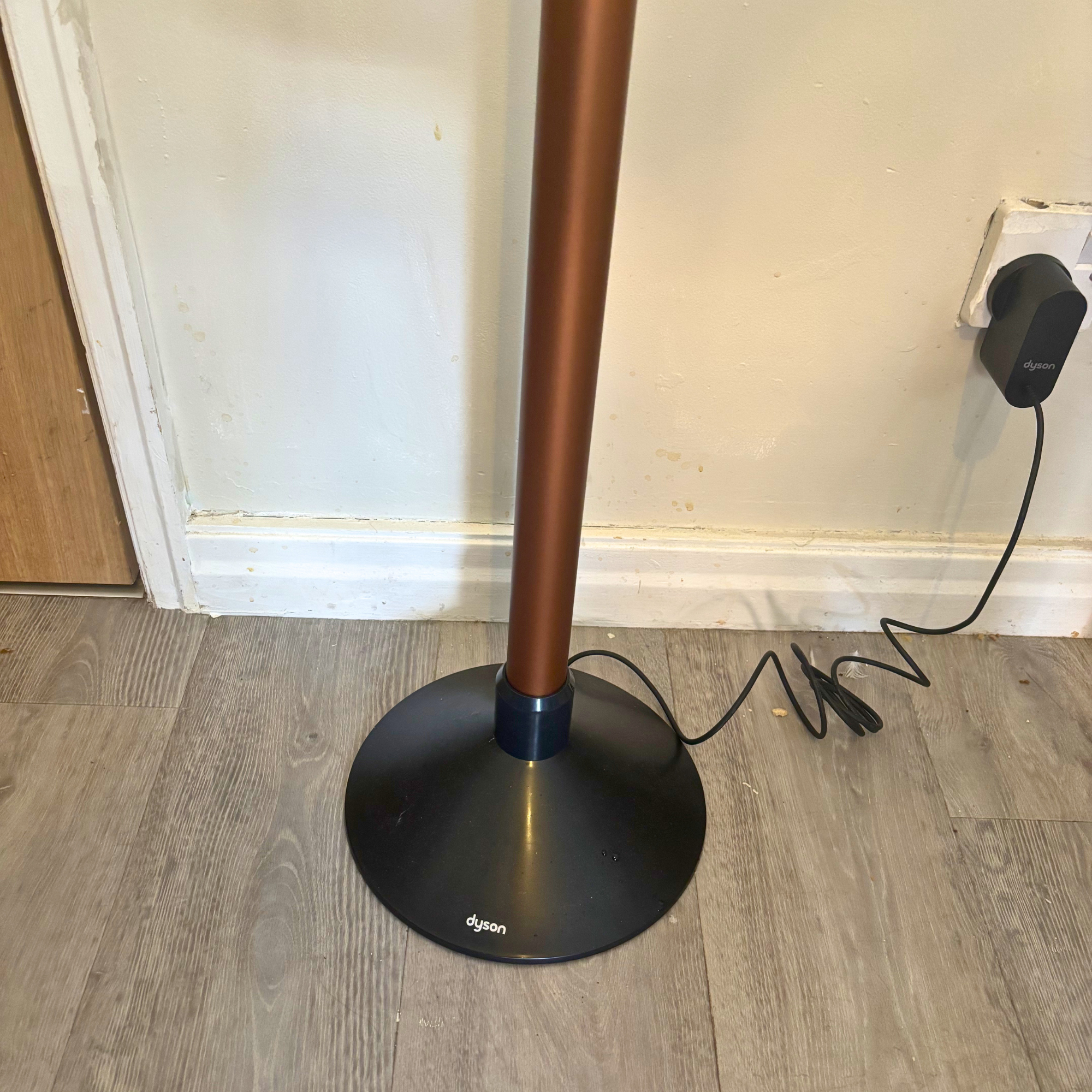 Dyson. PencilWash charging