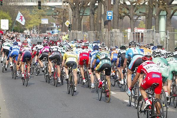 The peloton swerves