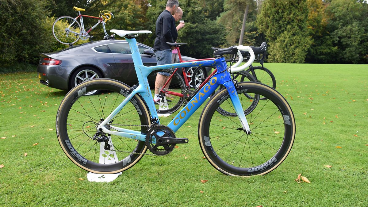 A stunning fade paint design on this Colnago Concept