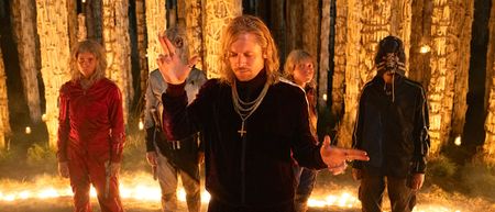 Sir Lord Jimmy shooting finger guns in front of Jimmy cult in a ring of fire in 28 Years Later: The Bone Temple