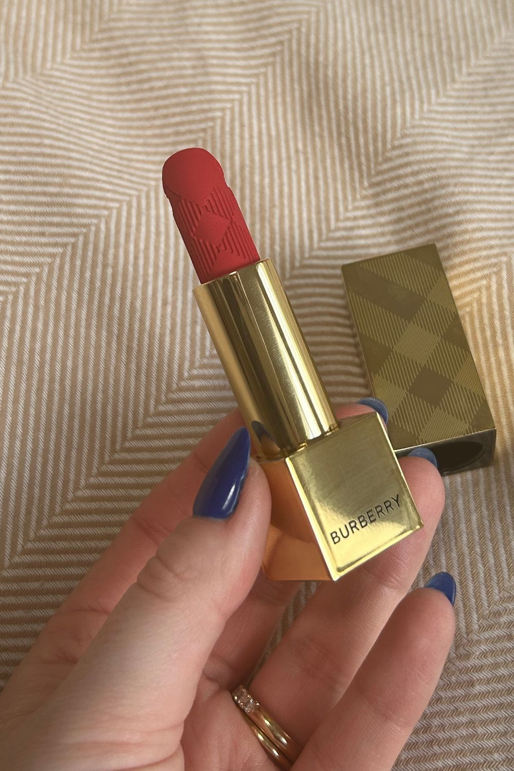 burberry kiss satin lipstick red