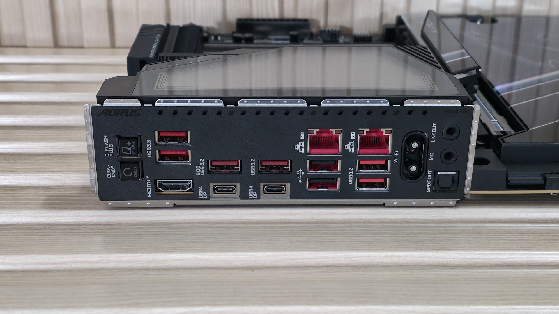 Gigabyte X870E Aorus Xtreme AI Top - Rear I/O