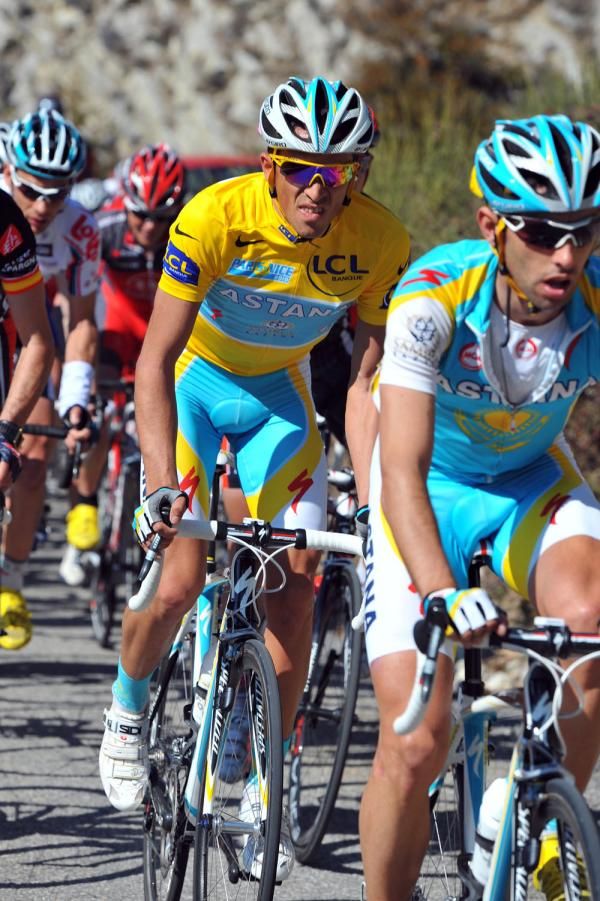 Alberto Contador, protected by his Astana teammates