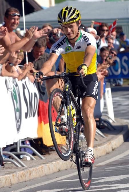 2006 Worlds: If you can't finish on the podium you can at least wow them with style as Brazil's Luciano Pagliarini displays during the men's race in Salzburg, Austria