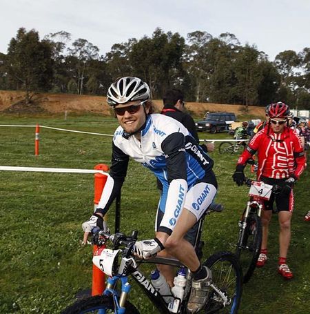 2008 Solo 24-hour World Champion James Williamson leads 2009 Solo 24-hour World Champion Jason English into the start pen.
