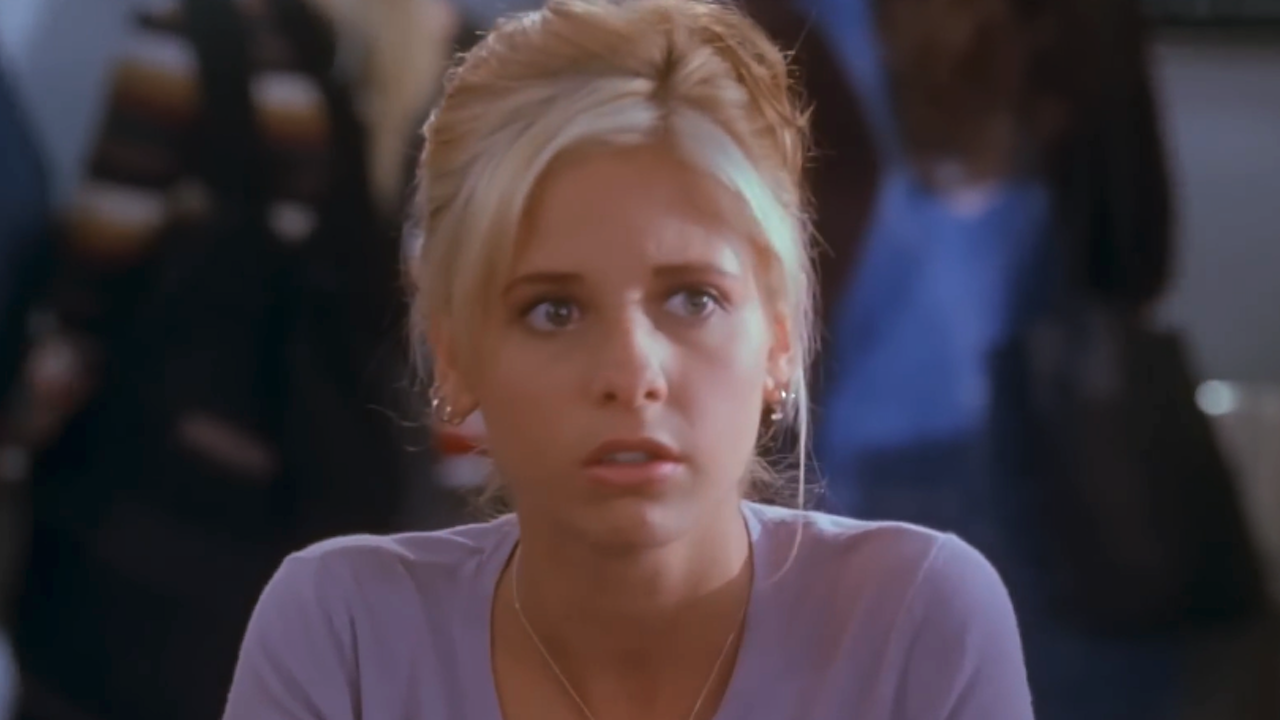 Sarah Michelle Gellar as Buffy Summers with a lavender top on looking concerned 
