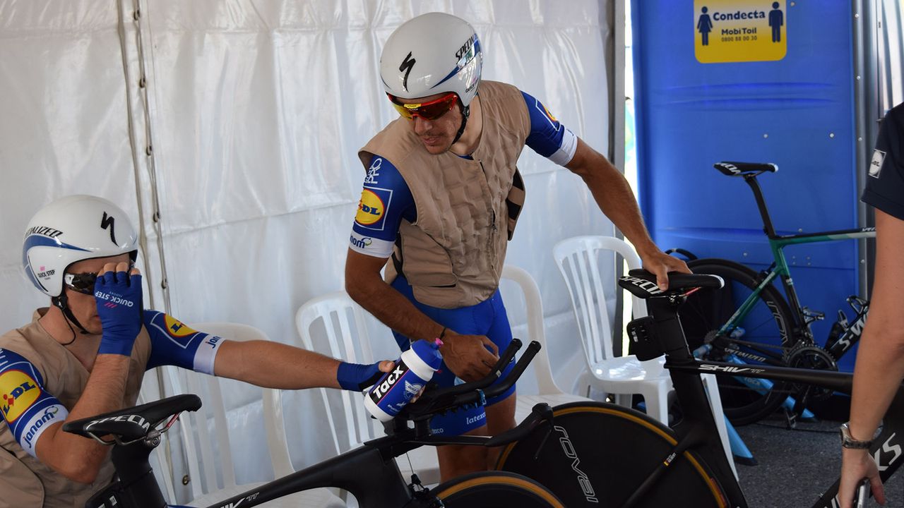 Philippe Gilbert and his Quick-Step Floors teammates were more riders to adopt ice jackets at the start