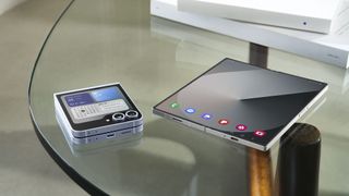 Samsung Galaxy Z Fold 6 och Samsung Galaxy Z Flip 6.