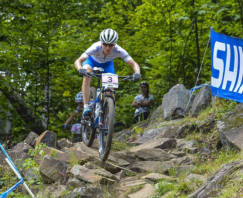 Catharine Pendrel (Luna Pro Team) at the top of the Beatrice rock descent