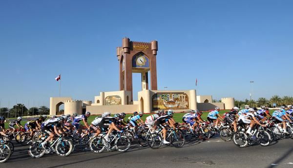 The peloton rides past some lovely architecture in Oman