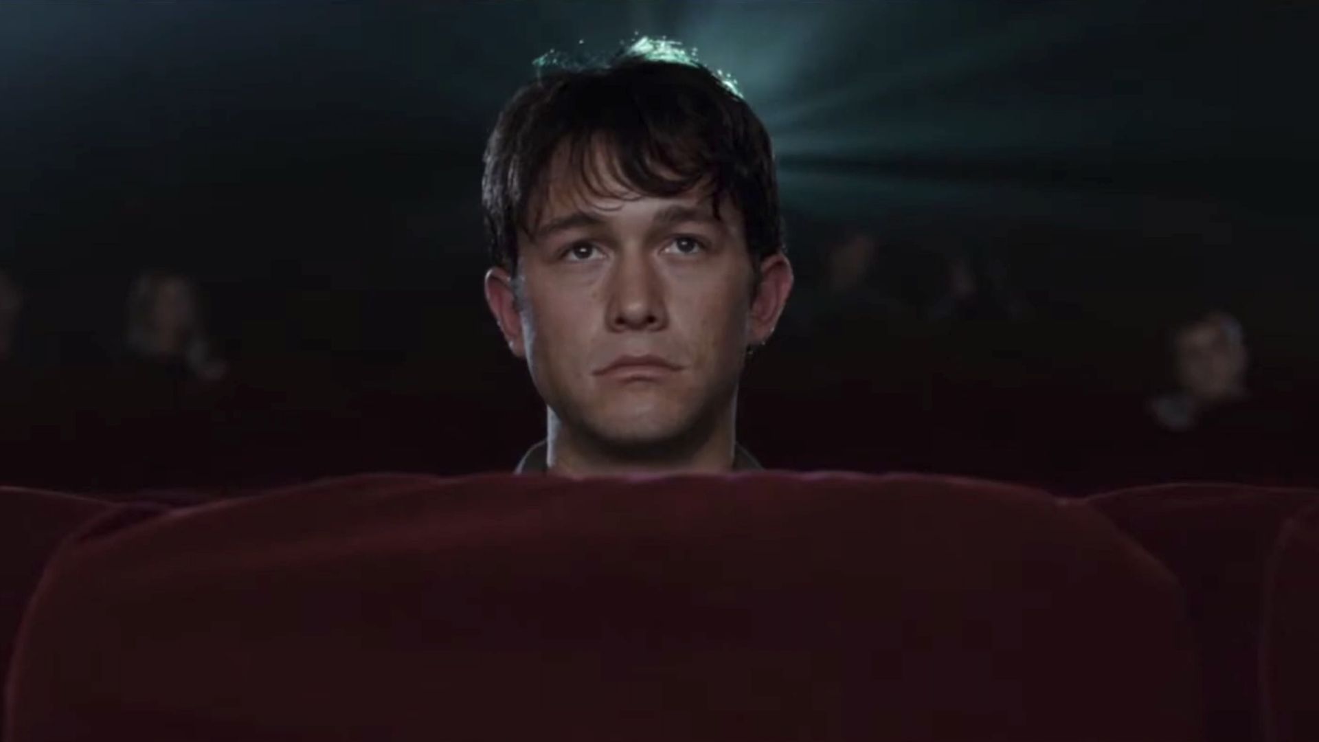 Tom watching a movie in 500 Days of Summer.