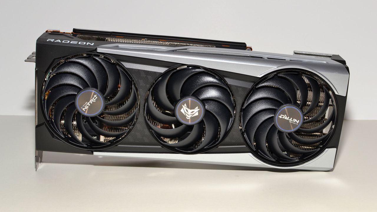 Sapphire Radeon RX 6800 XT Nitro+ photos
