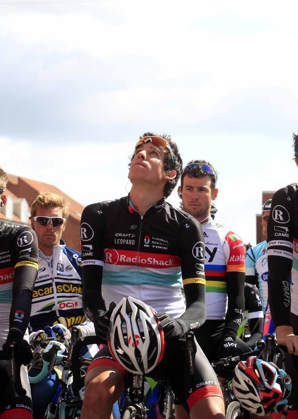 There was a touching ceremony to honour the memory of the late Wouter Weylandt before the start.