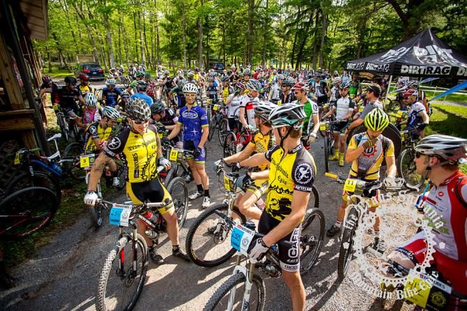 The finishing field of racers waiting for the start of the stage.