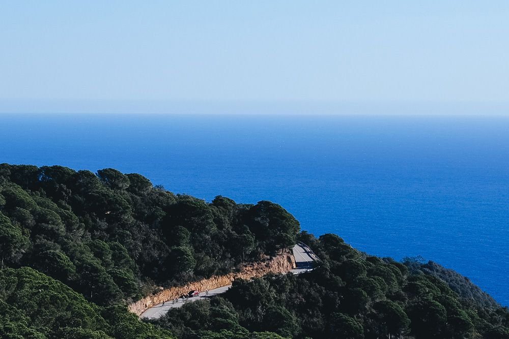 The riders did some efforts on the climb near the coast