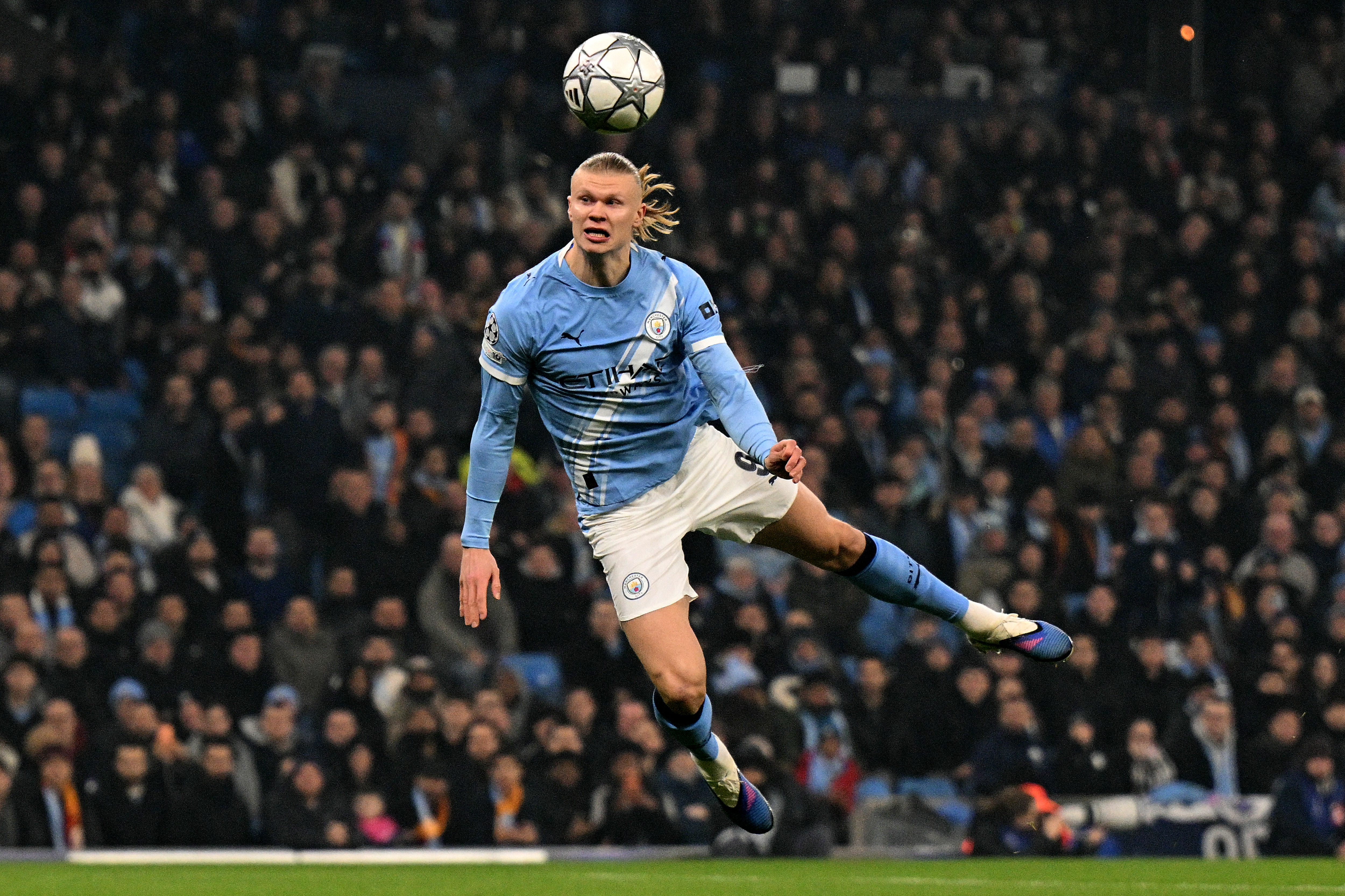 Manchester City's Norwegian striker #09 Erling Haaland dives to header the ball at goal in the opening seconds of the match, but the shot goes wide during the UEFA Champions League football match between Manchester City and Galatasaray at the Etihad Stadium in Manchester, north west England, on January 28, 2026. (Photo by Oli SCARFF / AFP)