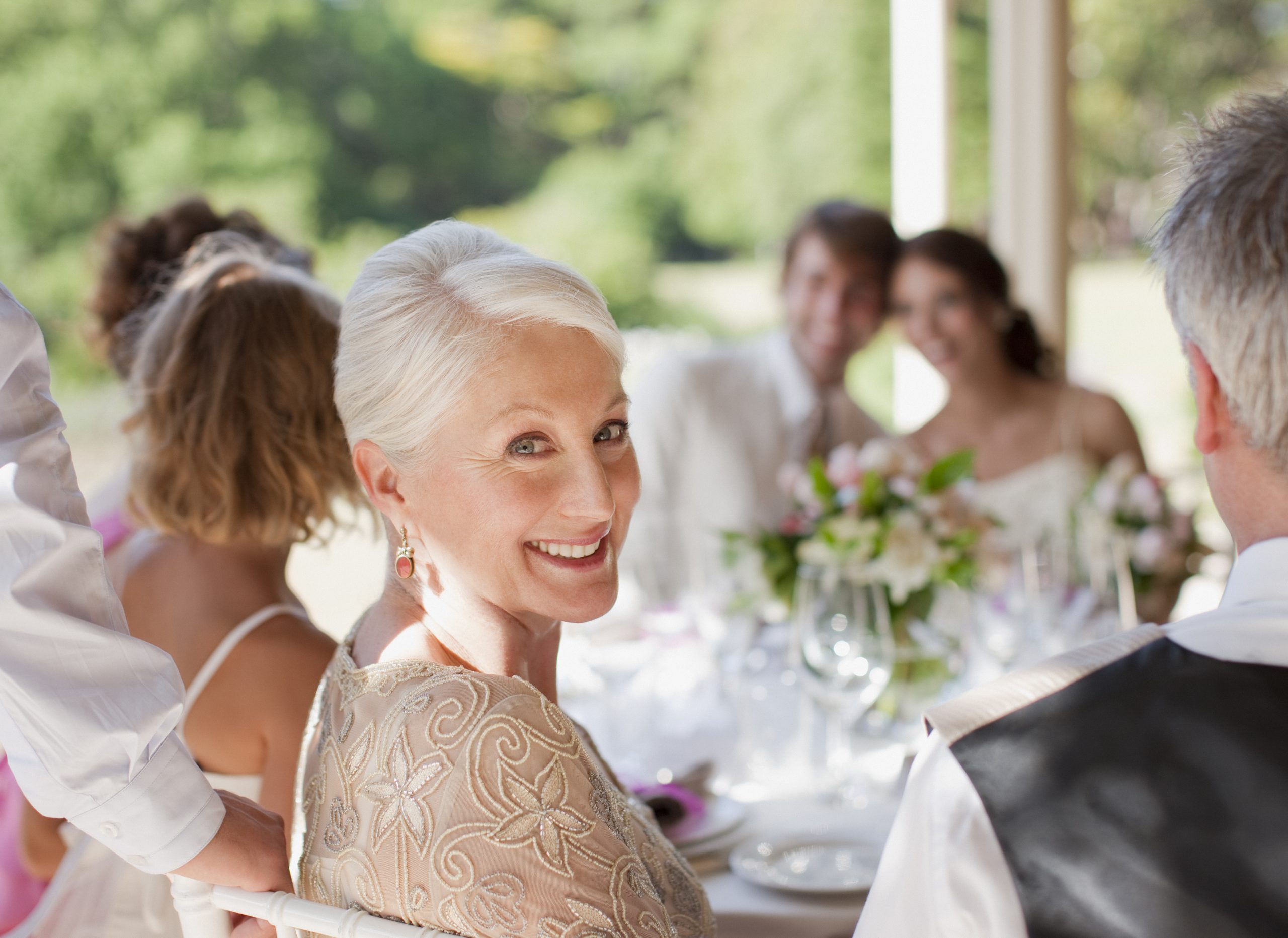 What do older brides 2024 wear in their hair