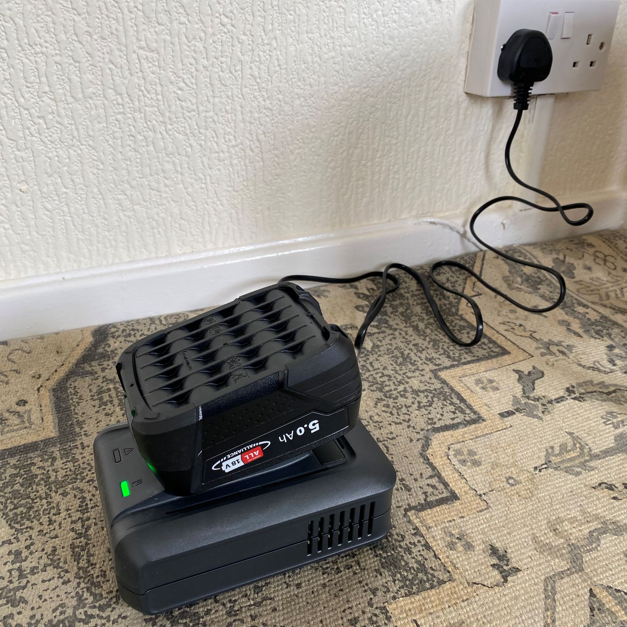 Bosch Unlimited 10 ProPower Cordless Vacuum battery on charge