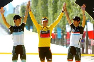 Cadel Evans (BMC) is lauded by the Schleck brothers.