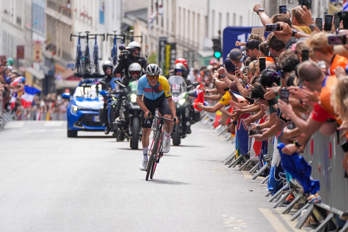 Picture by Zac Williams/SWpix.com - 03/08/2024 - Paris 2024 Olympic Games - Cycling Road - Trocadero-Trocadero (270.0km) - Paris, France - Men&acirc;s Road Race - Remco Evenepoel (Belgium) attacks to drop Valentin Madouas (France)