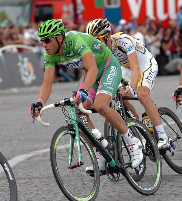 Alessandro Petacchi (Lampre - Farnese Vini) defended his green jersey in Paris.