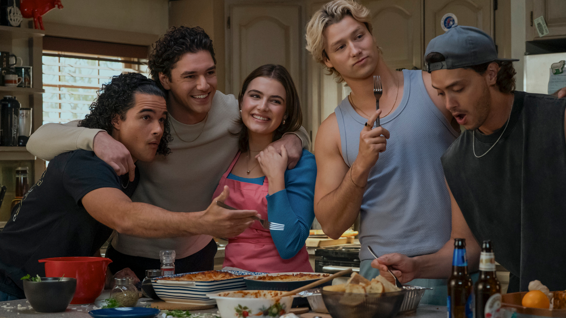 (l-r) John Tucker (Jalen Thomas Brooks), Garrett Graham (Belmont Cameli), Hannah Wells (Ella Bright), Dean Di Laurentis (Stephen Thomas Kalyn) and John Logan (Antonio Cipriano) in OFF CAMPUS