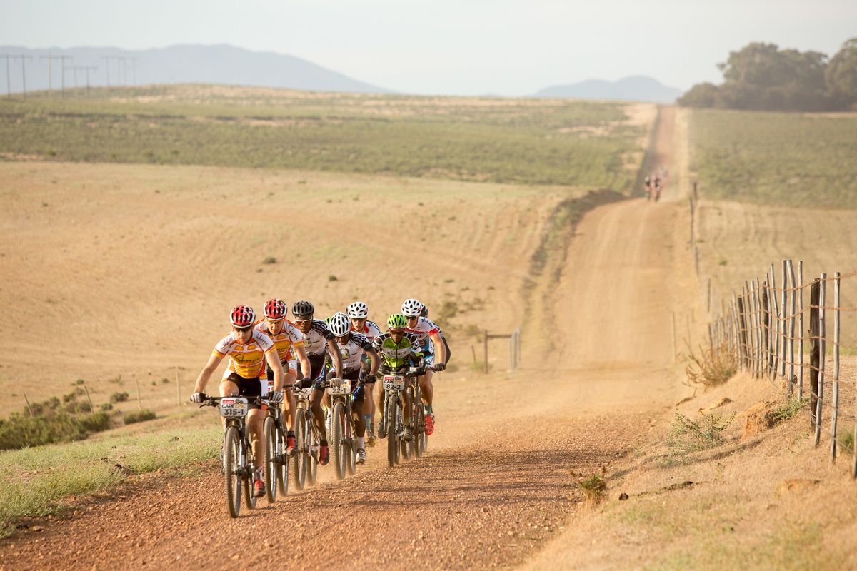 imeon Niederer (front) and Florian Bolt (2nd) lead a bunch during stage 3