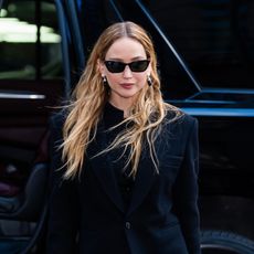 Jennifer Lawrence wears sunglasses