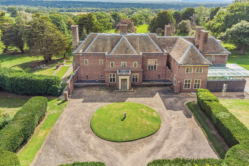 House for sale with an indoor gym: Storries, Itchingfield, Horsham, West Sussex