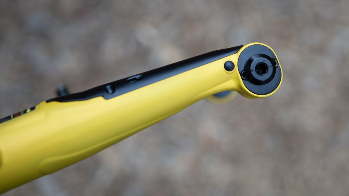 Best gravel suspension fork - detail of dropout chip on the MRP baxter