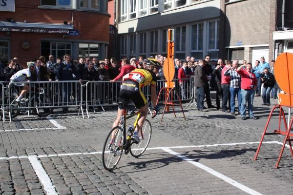 Dwars Door Vlaanderen: start line picture gallery | Cyclingnews