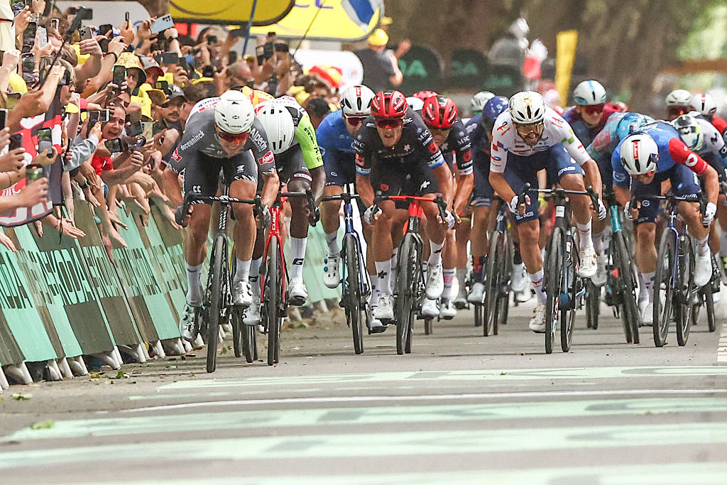Tour de France stage 3 Live - Can Alpecin-Deceuninck triple up on another day for the sprinters in Dunkerque?