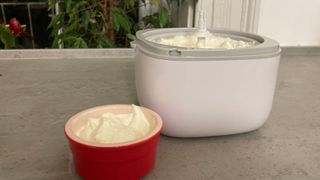 Cuisinart Solo Scoops Ice Cream Maker making sorbet