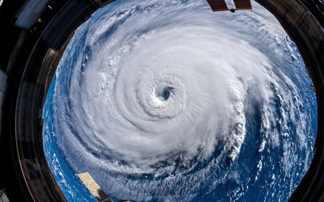 Hurricane Florence In Photos: See The Massive Storm From Space | Space