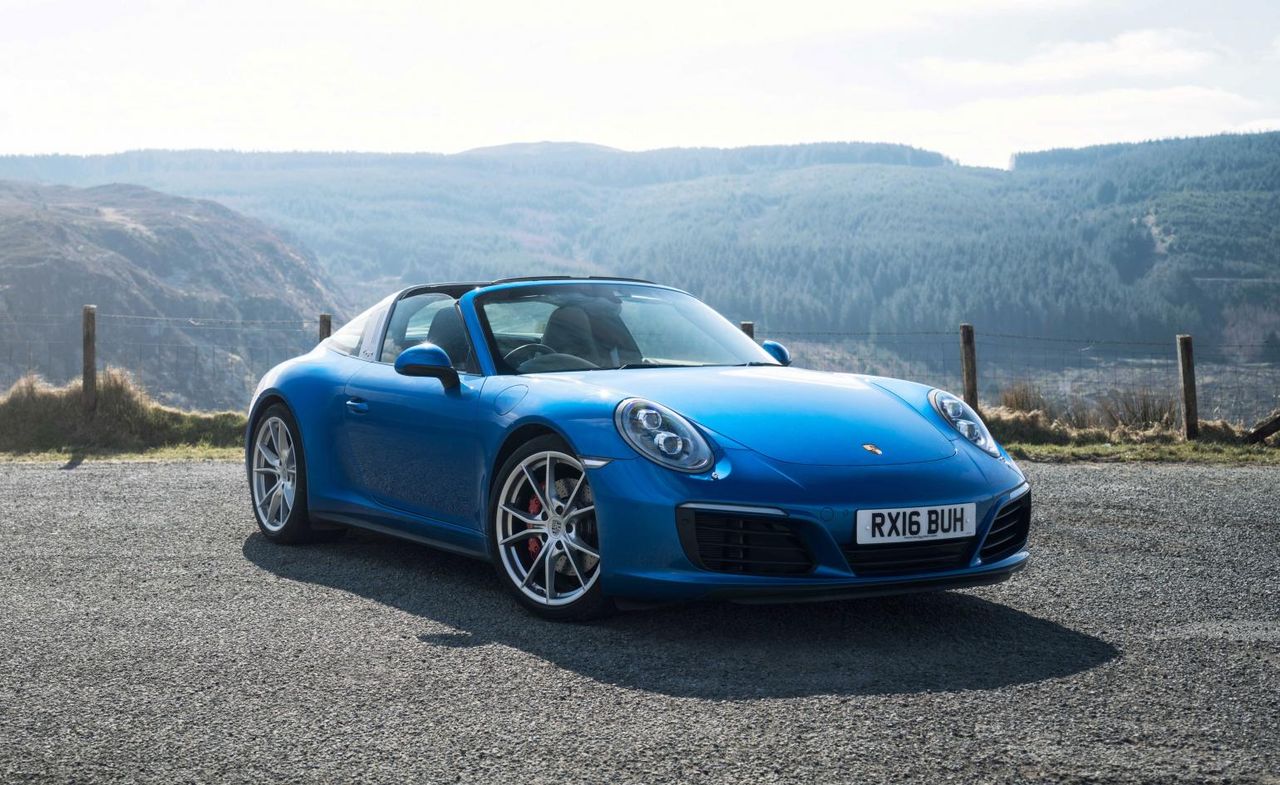 Face on view of Porsche 911 Taraga