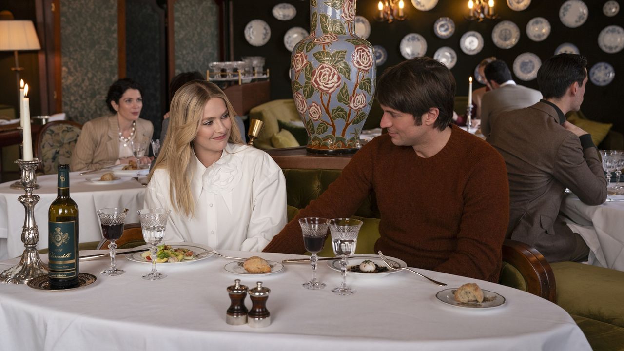 Camille Razat as Camille, Lucas Bravo as Gabriel in episode 407 of Emily in Paris
