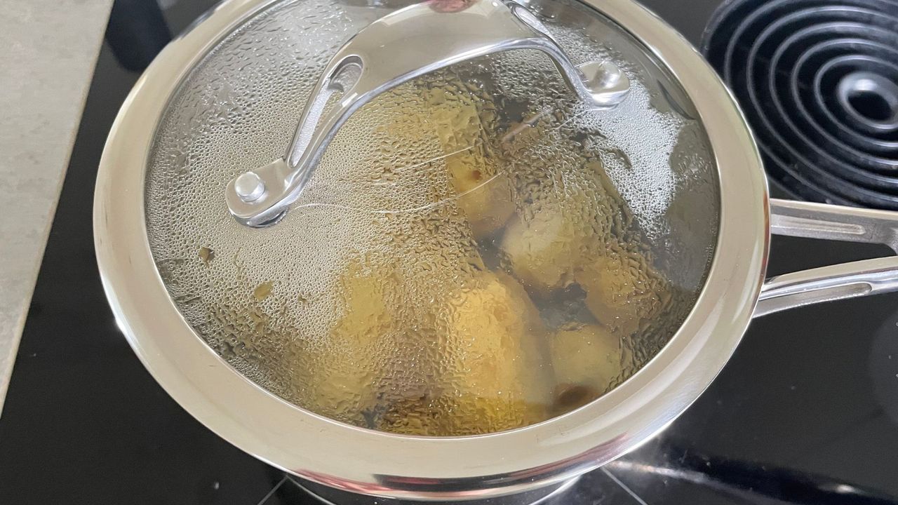 Boiled potatoes in a saucepan from the ProCook Professional Stainless Steel Uncoated Cookware Set